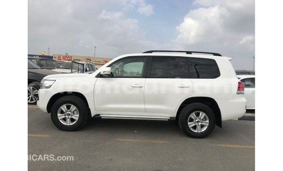 Acheter Import Voiture Toyota Land Cruiser Blanc à Import - Dubai, Adrar Acheter Import Voiture Toyota Land Cruiser Blanc à Import - Dubai, Adrar