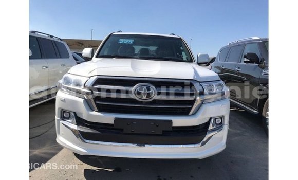 Acheter Import Voiture Toyota Land Cruiser Blanc à Import - Dubai, Adrar Acheter Import Voiture Toyota Land Cruiser Blanc à Import - Dubai, Adrar