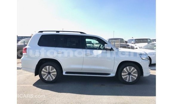 Acheter Import Voiture Toyota Land Cruiser Blanc à Import - Dubai, Adrar Acheter Import Voiture Toyota Land Cruiser Blanc à Import - Dubai, Adrar