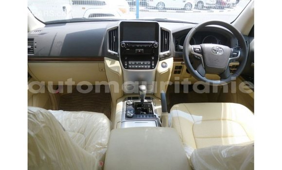 Acheter Import Voiture Toyota Land Cruiser Blanc à Import - Dubai, Adrar Acheter Import Voiture Toyota Land Cruiser Blanc à Import - Dubai, Adrar