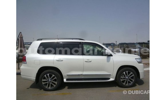 Acheter Import Voiture Toyota Land Cruiser Blanc à Import - Dubai, Adrar Acheter Import Voiture Toyota Land Cruiser Blanc à Import - Dubai, Adrar