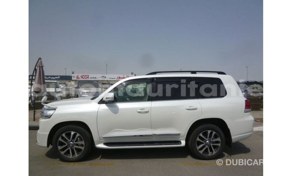 Acheter Import Voiture Toyota Land Cruiser Blanc à Import - Dubai, Adrar Acheter Import Voiture Toyota Land Cruiser Blanc à Import - Dubai, Adrar