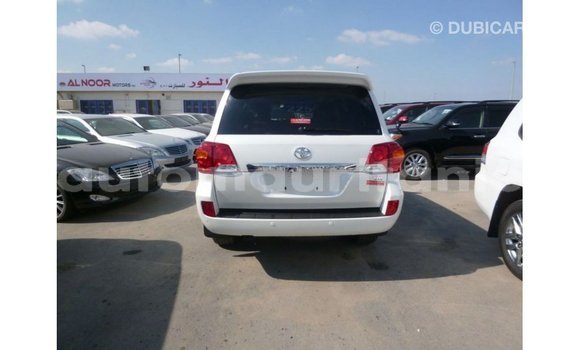 Acheter Import Voiture Toyota Land Cruiser Blanc à Import - Dubai, Adrar Acheter Import Voiture Toyota Land Cruiser Blanc à Import - Dubai, Adrar