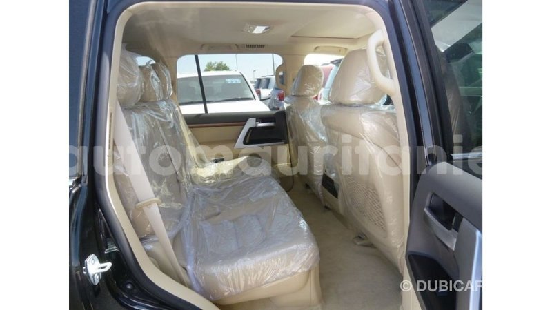 Big with watermark toyota land cruiser adrar import dubai 2637