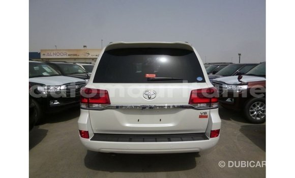 Acheter Import Voiture Toyota Land Cruiser Blanc à Import - Dubai, Adrar Acheter Import Voiture Toyota Land Cruiser Blanc à Import - Dubai, Adrar