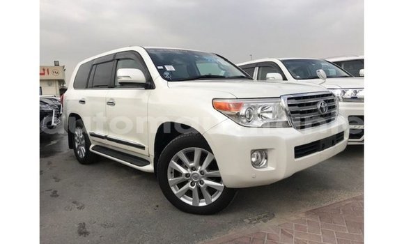 Acheter Import Voiture Toyota Land Cruiser Blanc à Import - Dubai, Adrar Acheter Import Voiture Toyota Land Cruiser Blanc à Import - Dubai, Adrar
