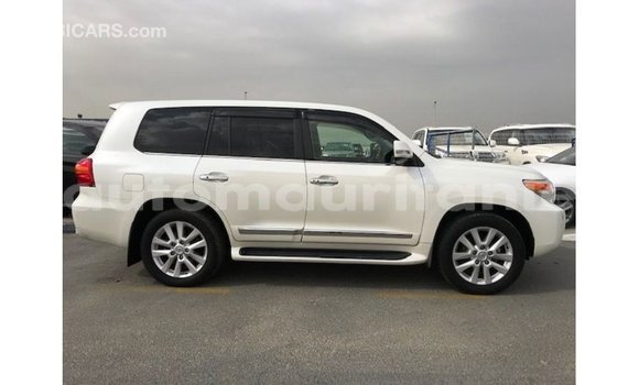 Acheter Import Voiture Toyota Land Cruiser Blanc à Import - Dubai, Adrar Acheter Import Voiture Toyota Land Cruiser Blanc à Import - Dubai, Adrar