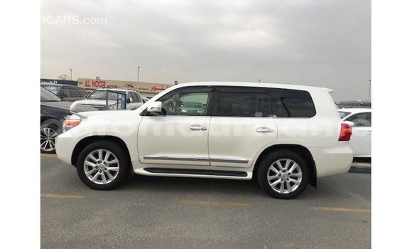 Acheter Import Voiture Toyota Land Cruiser Blanc à Import - Dubai, Adrar Acheter Import Voiture Toyota Land Cruiser Blanc à Import - Dubai, Adrar