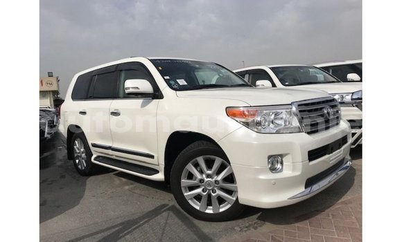 Acheter Import Voiture Toyota Land Cruiser Blanc à Import - Dubai, Adrar Acheter Import Voiture Toyota Land Cruiser Blanc à Import - Dubai, Adrar