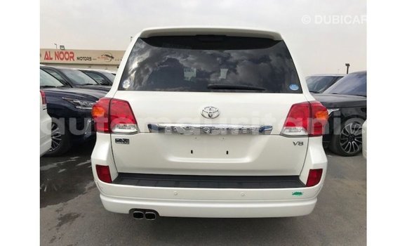 Acheter Import Voiture Toyota Land Cruiser Blanc à Import - Dubai, Adrar Acheter Import Voiture Toyota Land Cruiser Blanc à Import - Dubai, Adrar