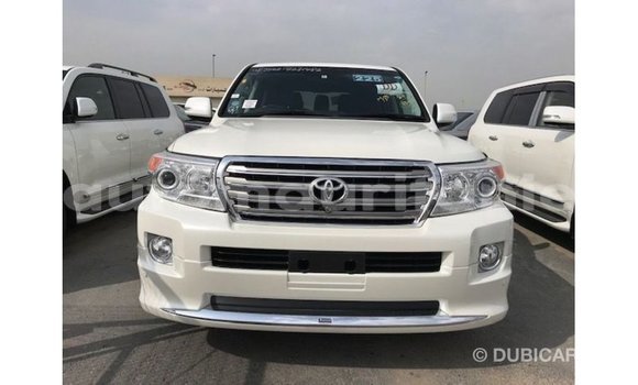 Acheter Import Voiture Toyota Land Cruiser Blanc à Import - Dubai, Adrar Acheter Import Voiture Toyota Land Cruiser Blanc à Import - Dubai, Adrar