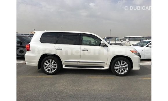 Acheter Import Voiture Toyota Land Cruiser Blanc à Import - Dubai, Adrar Acheter Import Voiture Toyota Land Cruiser Blanc à Import - Dubai, Adrar