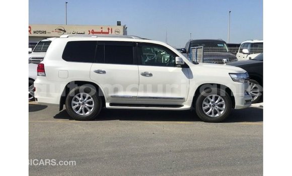 Acheter Import Voiture Toyota Land Cruiser Blanc à Import - Dubai, Adrar Acheter Import Voiture Toyota Land Cruiser Blanc à Import - Dubai, Adrar