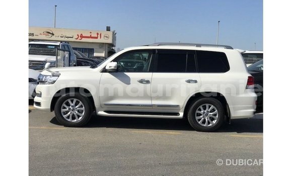 Acheter Import Voiture Toyota Land Cruiser Blanc à Import - Dubai, Adrar Acheter Import Voiture Toyota Land Cruiser Blanc à Import - Dubai, Adrar