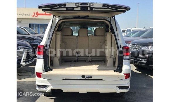 Acheter Import Voiture Toyota Land Cruiser Blanc à Import - Dubai, Adrar Acheter Import Voiture Toyota Land Cruiser Blanc à Import - Dubai, Adrar