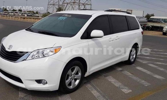 Acheter Import Voiture Toyota Sienna Blanc à Import - Dubai, Adrar Acheter Import Voiture Toyota Sienna Blanc à Import - Dubai, Adrar