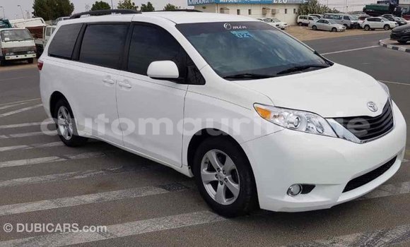 Acheter Import Voiture Toyota Sienna Blanc à Import - Dubai, Adrar Acheter Import Voiture Toyota Sienna Blanc à Import - Dubai, Adrar