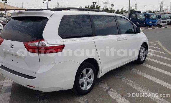Acheter Import Voiture Toyota Sienna Blanc à Import - Dubai, Adrar Acheter Import Voiture Toyota Sienna Blanc à Import - Dubai, Adrar