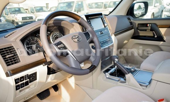 Acheter Import Voiture Toyota Land Cruiser Blanc à Import - Dubai, Adrar Acheter Import Voiture Toyota Land Cruiser Blanc à Import - Dubai, Adrar