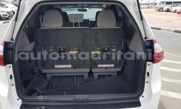 Acheter Import Voiture Toyota Sienna Blanc à Import - Dubai, Adrar Acheter Import Voiture Toyota Sienna Blanc à Import - Dubai, Adrar