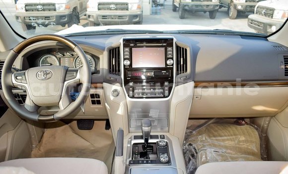 Acheter Import Voiture Toyota Land Cruiser Blanc à Import - Dubai, Adrar Acheter Import Voiture Toyota Land Cruiser Blanc à Import - Dubai, Adrar