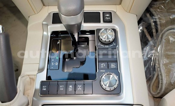 Acheter Import Voiture Toyota Land Cruiser Blanc à Import - Dubai, Adrar Acheter Import Voiture Toyota Land Cruiser Blanc à Import - Dubai, Adrar