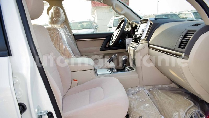 Big with watermark toyota land cruiser adrar import dubai 2685