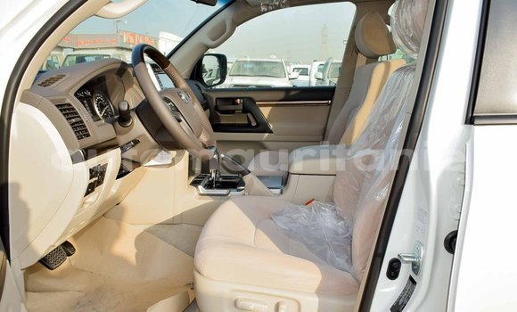 Acheter Import Voiture Toyota Land Cruiser Blanc à Import - Dubai, Adrar Acheter Import Voiture Toyota Land Cruiser Blanc à Import - Dubai, Adrar