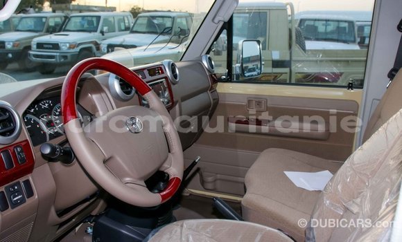 Acheter Import Voiture Toyota Land Cruiser Beige à Import - Dubai, Adrar Acheter Import Voiture Toyota Land Cruiser Beige à Import - Dubai, Adrar