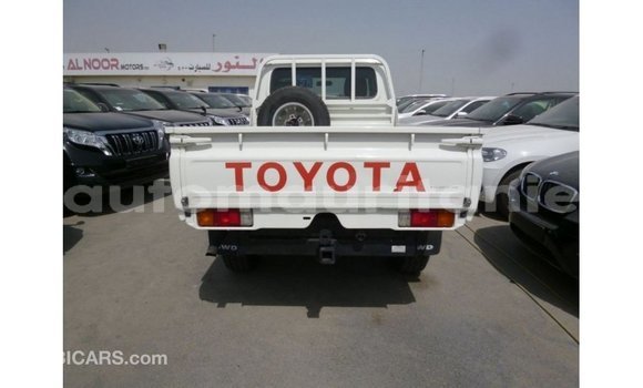 Acheter Import Voiture Toyota Land Cruiser Blanc à Import - Dubai, Adrar Acheter Import Voiture Toyota Land Cruiser Blanc à Import - Dubai, Adrar