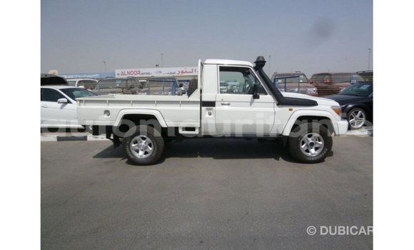 Acheter Import Voiture Toyota Land Cruiser Blanc à Import - Dubai, Adrar Acheter Import Voiture Toyota Land Cruiser Blanc à Import - Dubai, Adrar
