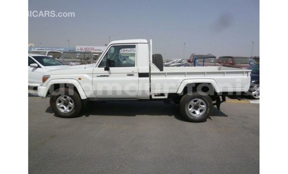 Acheter Import Voiture Toyota Land Cruiser Blanc à Import - Dubai, Adrar Acheter Import Voiture Toyota Land Cruiser Blanc à Import - Dubai, Adrar