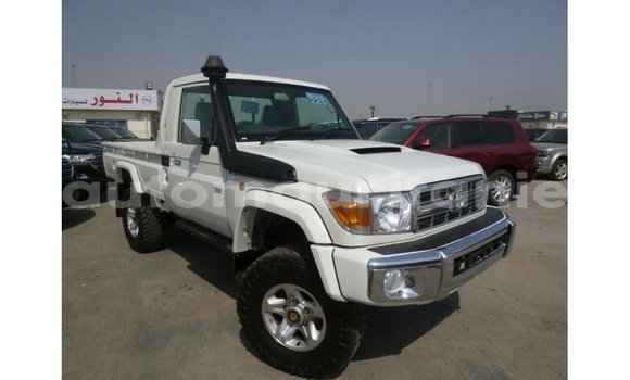 Buy Import Toyota Land Cruiser White Car in Import - Dubai in Adrar Buy Import Toyota Land Cruiser White Car in Import - Dubai in Adrar