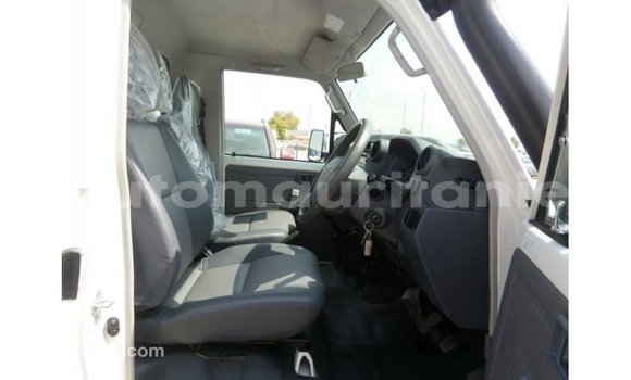 Buy Import Toyota Land Cruiser White Car in Import - Dubai in Adrar Buy Import Toyota Land Cruiser White Car in Import - Dubai in Adrar