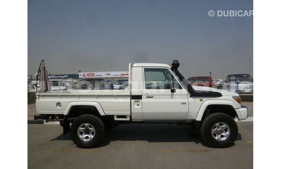 Buy Import Toyota Land Cruiser White Car in Import - Dubai in Adrar Buy Import Toyota Land Cruiser White Car in Import - Dubai in Adrar