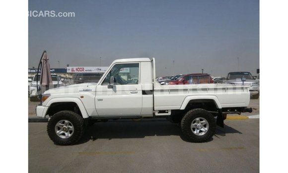 Buy Import Toyota Land Cruiser White Car in Import - Dubai in Adrar Buy Import Toyota Land Cruiser White Car in Import - Dubai in Adrar