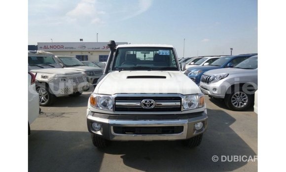 Acheter Import Voiture Toyota Land Cruiser Blanc à Import - Dubai, Adrar Acheter Import Voiture Toyota Land Cruiser Blanc à Import - Dubai, Adrar