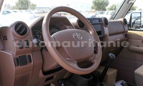 Acheter Import Voiture Toyota Land Cruiser Beige à Import - Dubai, Adrar Acheter Import Voiture Toyota Land Cruiser Beige à Import - Dubai, Adrar