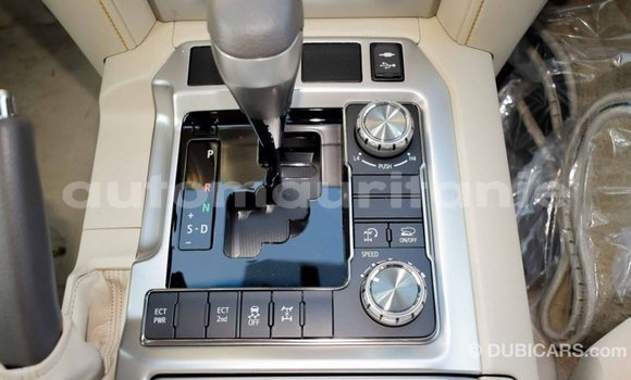 Acheter Import Voiture Toyota Land Cruiser Blanc à Import - Dubai, Adrar Acheter Import Voiture Toyota Land Cruiser Blanc à Import - Dubai, Adrar