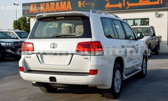 Acheter Import Voiture Toyota Land Cruiser Blanc à Import - Dubai, Adrar Acheter Import Voiture Toyota Land Cruiser Blanc à Import - Dubai, Adrar