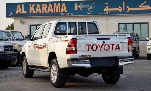 Acheter Import Voiture Toyota Hilux Blanc à Import - Dubai, Adrar Acheter Import Voiture Toyota Hilux Blanc à Import - Dubai, Adrar
