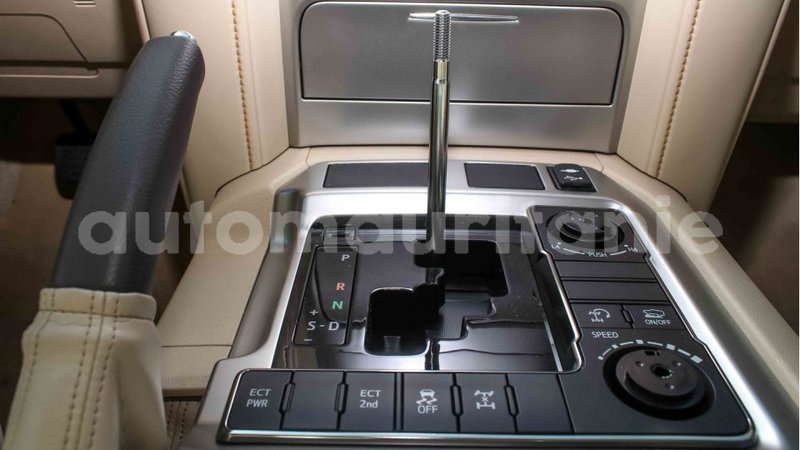 Big with watermark toyota land cruiser adrar import dubai 2701