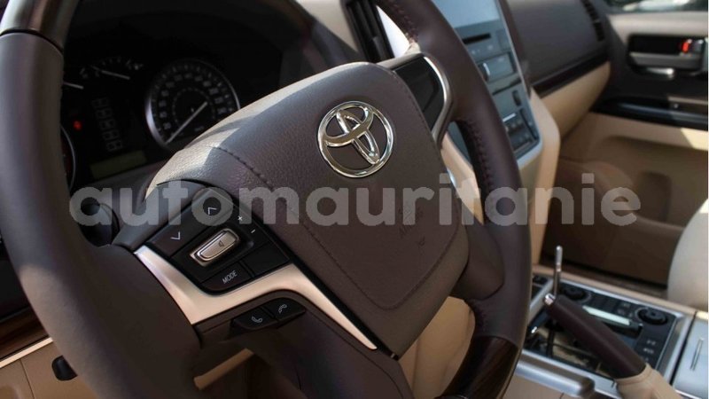 Big with watermark toyota land cruiser adrar import dubai 2701