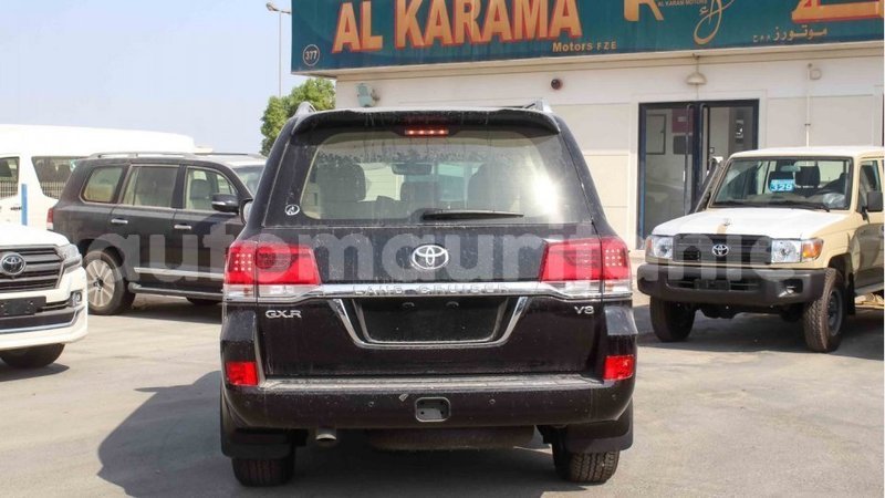 Big with watermark toyota land cruiser adrar import dubai 2701
