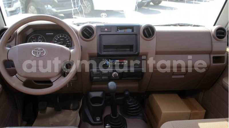 Big with watermark toyota land cruiser adrar import dubai 2703