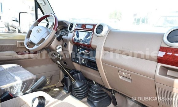 Acheter Import Voiture Toyota Land Cruiser Beige à Import - Dubai, Adrar Acheter Import Voiture Toyota Land Cruiser Beige à Import - Dubai, Adrar