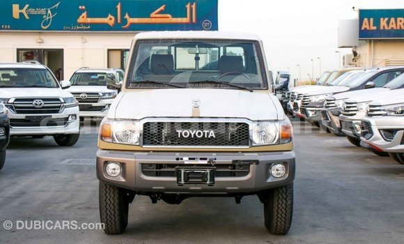 Acheter Import Voiture Toyota Land Cruiser Beige à Import - Dubai, Adrar Acheter Import Voiture Toyota Land Cruiser Beige à Import - Dubai, Adrar