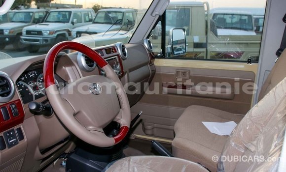 Acheter Import Voiture Toyota Land Cruiser Beige à Import - Dubai, Adrar Acheter Import Voiture Toyota Land Cruiser Beige à Import - Dubai, Adrar
