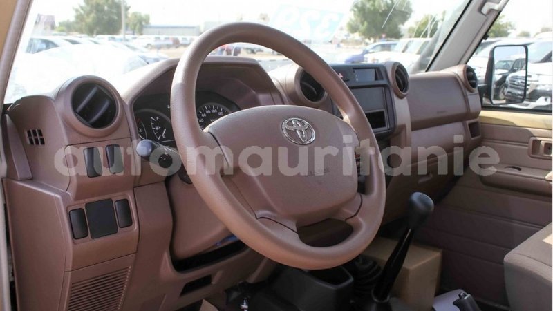 Big with watermark toyota land cruiser adrar import dubai 2711