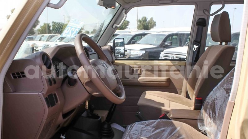 Big with watermark toyota land cruiser adrar import dubai 2711